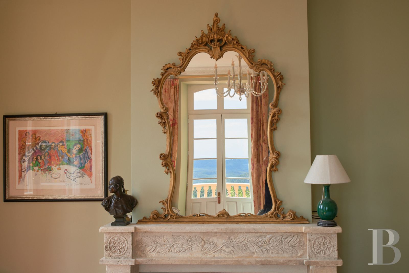 Dans le Var, sur la commune de Sainte-Maxime, une villa d’inspiration italienne dominant l’horizon jusqu’à la mer - photo  n°28